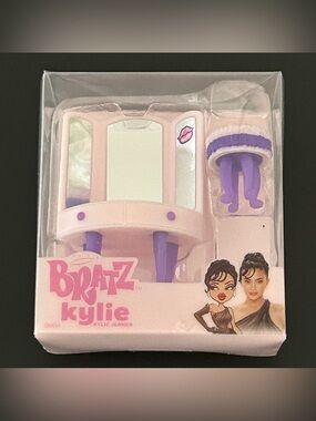 Mini Bratz Kylie Vanity - Pink & Purple